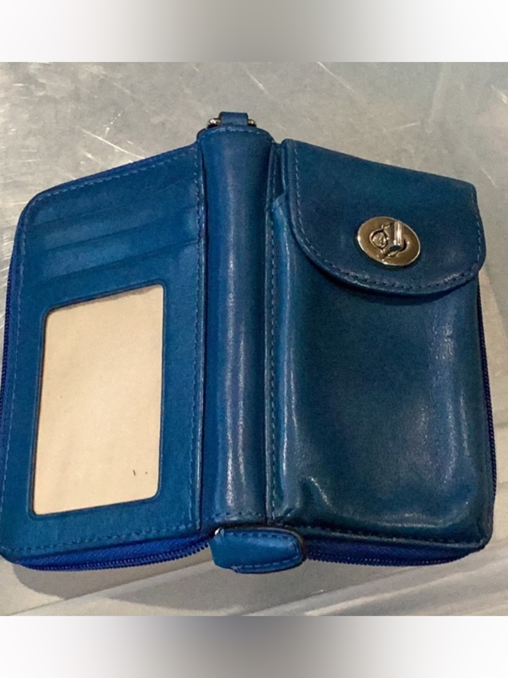 Vintage Coach Teal Blue Leather turn lock Wristlet with Nickel Hardware - Picture 5 of 7